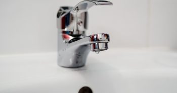 Pourquoi rapidement faire appel à un plombier en cas de fuite d’eau ?