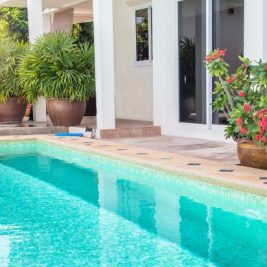 Les avantages et les inconvénients de la construction d'une piscine: cela vous convient-il?