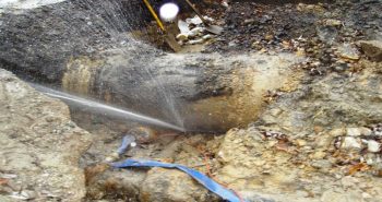 Comment détecter une fuite d’eau sous une terre?